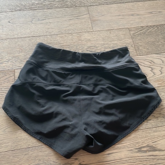 Outdoor voices XS Hudson running shorts 2.5” - Picture 3 of 7